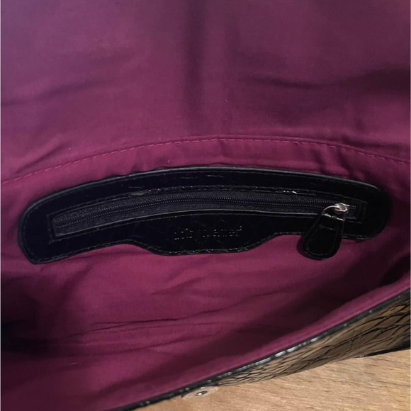 Daisy Fuentes Black Clutch/faux crocodile texture - Picture 5 of 5